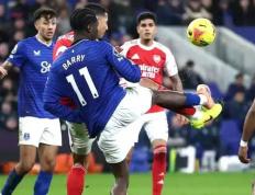 kaiyun-争议判罸(fá)！阿(ā)森纳点球制(zhì)勝(shèng)登(dēng)頂(dǐng)英超，埃弗(fú)顿主帅：判罸(fá)对我们不利(lì)