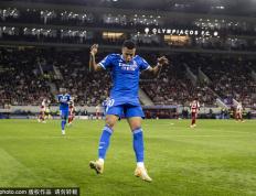 开云-致敬传奇！俄亥俄州立大学外接手达阵摆出霸王步 詹姆斯迅速回应