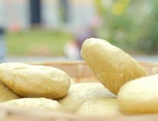 kaiyun-殺(shā)年(nián)猪、灌腊腸(cháng)、跳达体舞……凉山(shān)彝族自治州(zhōu)欢度彝族新(xīn)年(nián)