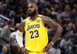 开云app-NFL悍(hàn)将赛前觀(guān)看詹姆(mǔ)斯集(jí)锦以(yǐ)激励自(zì)己备战！