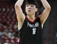 开云-比卢普(pǔ)斯吹爆杨瀚森:他球(qiú)感很(hěn)棒球(qiú)商(shāng)超(chāo)高 第一天训练表现很(hěn)不错