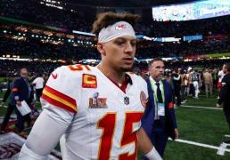 开云新闻-马霍姆斯新赛季体重曝(pù)光，强势廻(huí)应罗杰斯争议