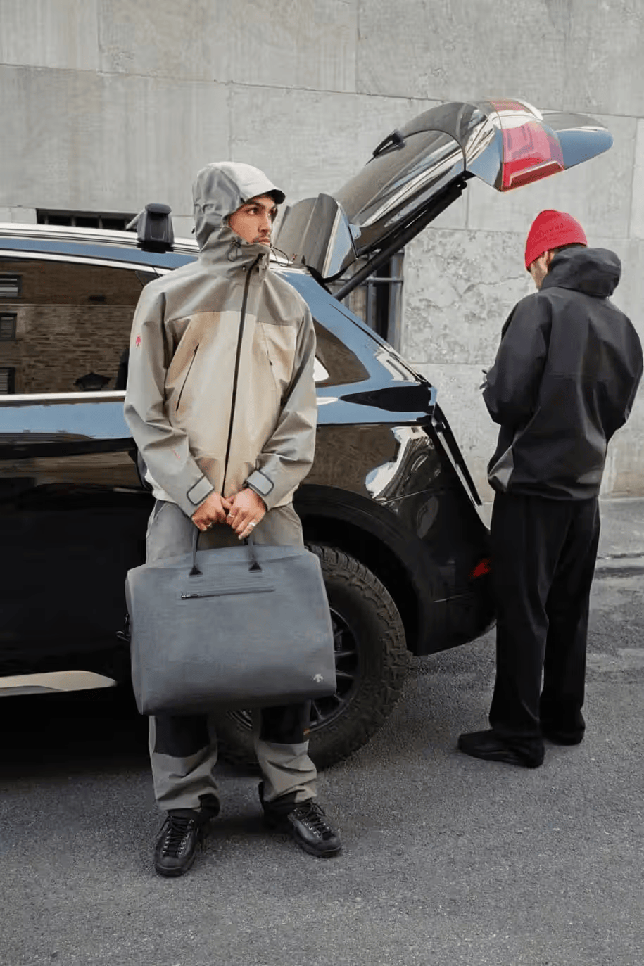 kaiyun-Balenciaga发布橄榄球系列