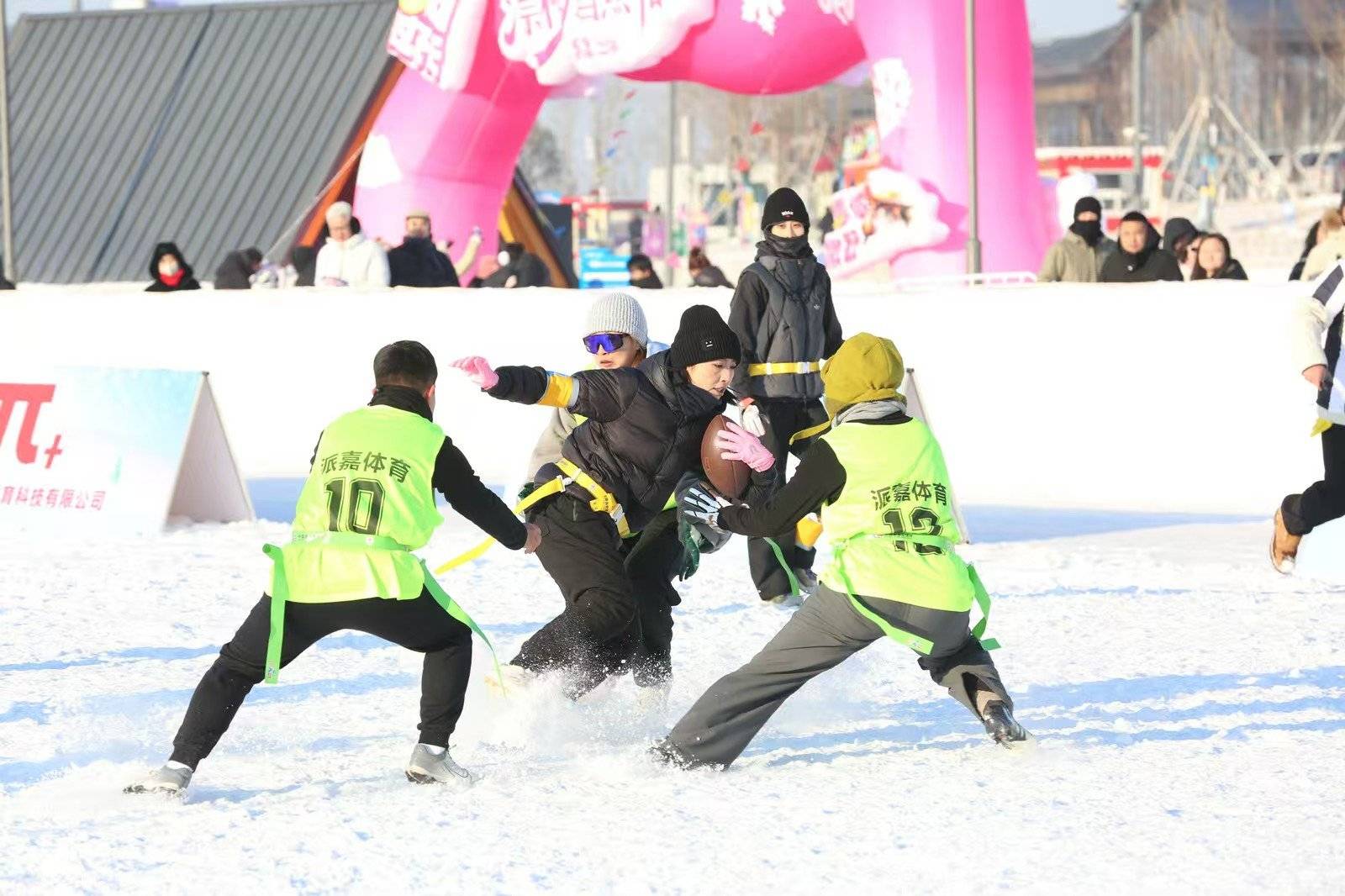 开云app-场景“上新” 规则“适新” 腰(yāo)旗(qí)橄(gǎn)欖(lǎn)球推广再添“新”活力